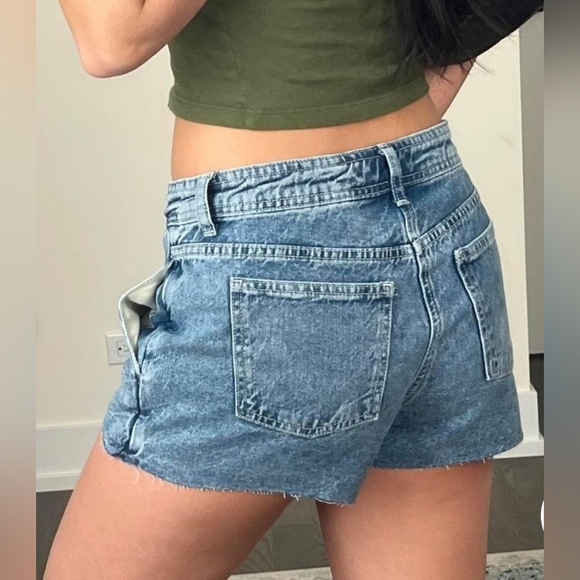 Urban Outfitters NWT Denim Pleated Mini Skort Size 28. - Picture 2 of 16